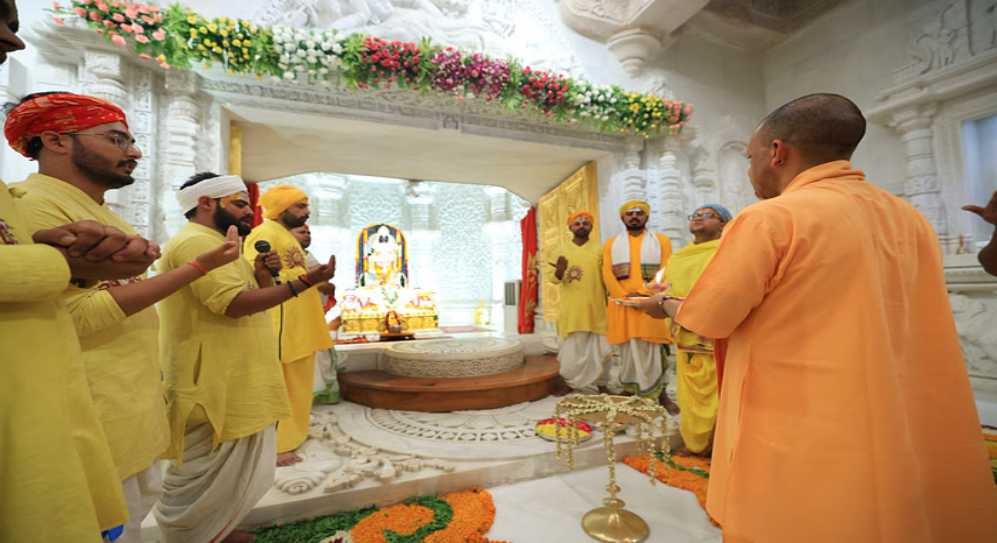 जन्मदिन के अवसर पर सीएम योगी ने किए रामलला के दर्शन